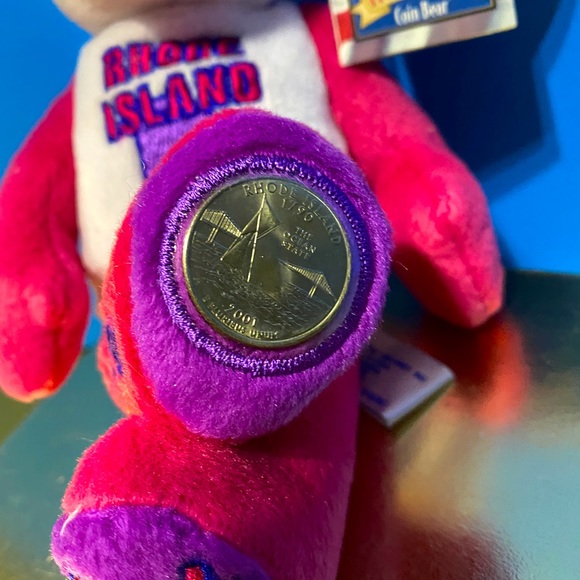 LIMITED TREASURES NWT RHODE ISLAND STATE COIN #13 BEAR PLUSH TAGS & QUARTER 8” - Picture 3 of 10
